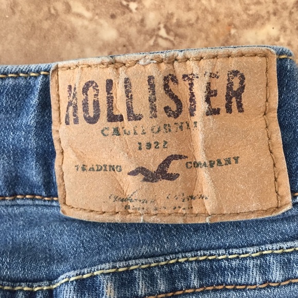 Distressed Hollister jeans - Picture 4 of 5
